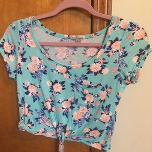 women’s Charlotte Russe cropped tee